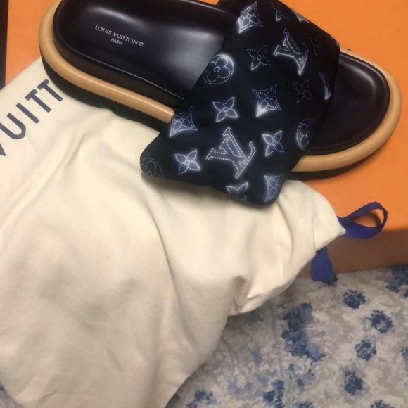 LV Pool side mule - Picture 2 of 2